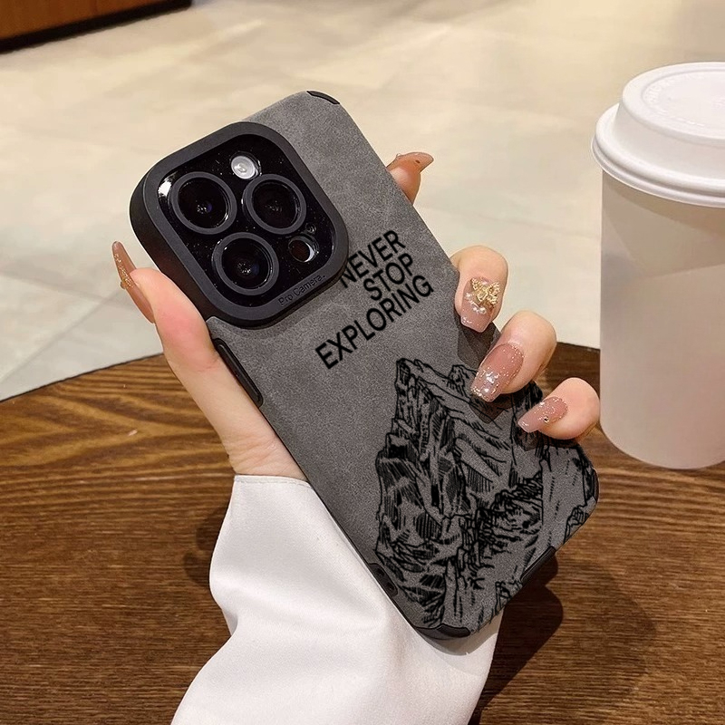 Phone Cases Trending - ファッショナブルな「Never Stop Exploring」iPhoneケース（iPhone 16、17 Pro Max、15、14、13、12、11