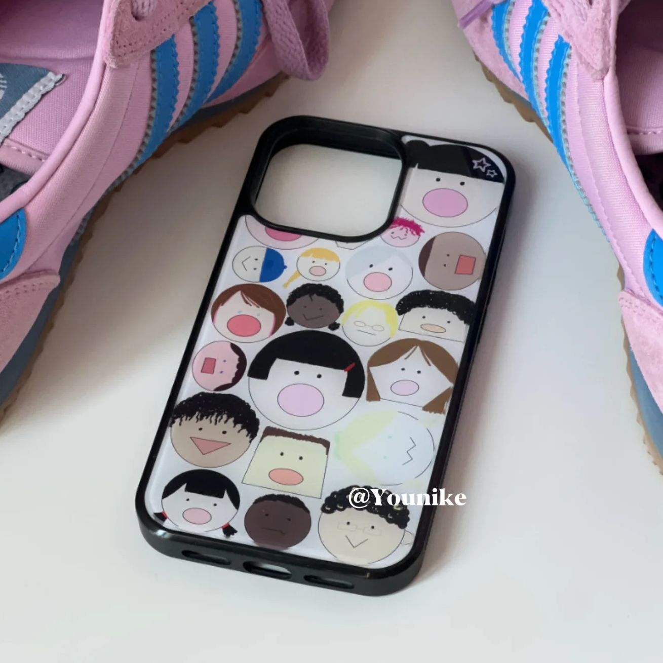 漫画風韓国風可愛い大きな頭の人形、個性的なカワイイスマホケー - Phone Cases Custom のレビューと価格