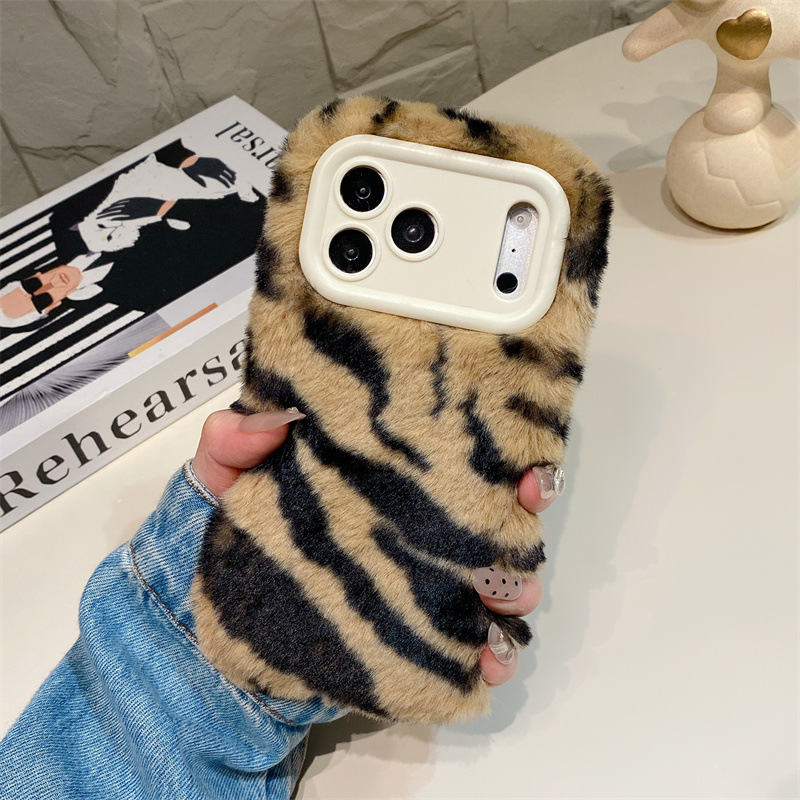豪華なゼブラ柄ふわふわプラッシュスマホケース iPhone  - Phone Cases Iphone 11 のレビューと価格