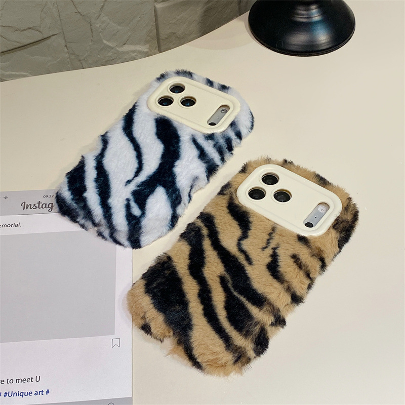 豪華なゼブラ柄ふわふわプラッシュスマホケース iPhone  - Phone Cases Iphone 11 のレビューと価格